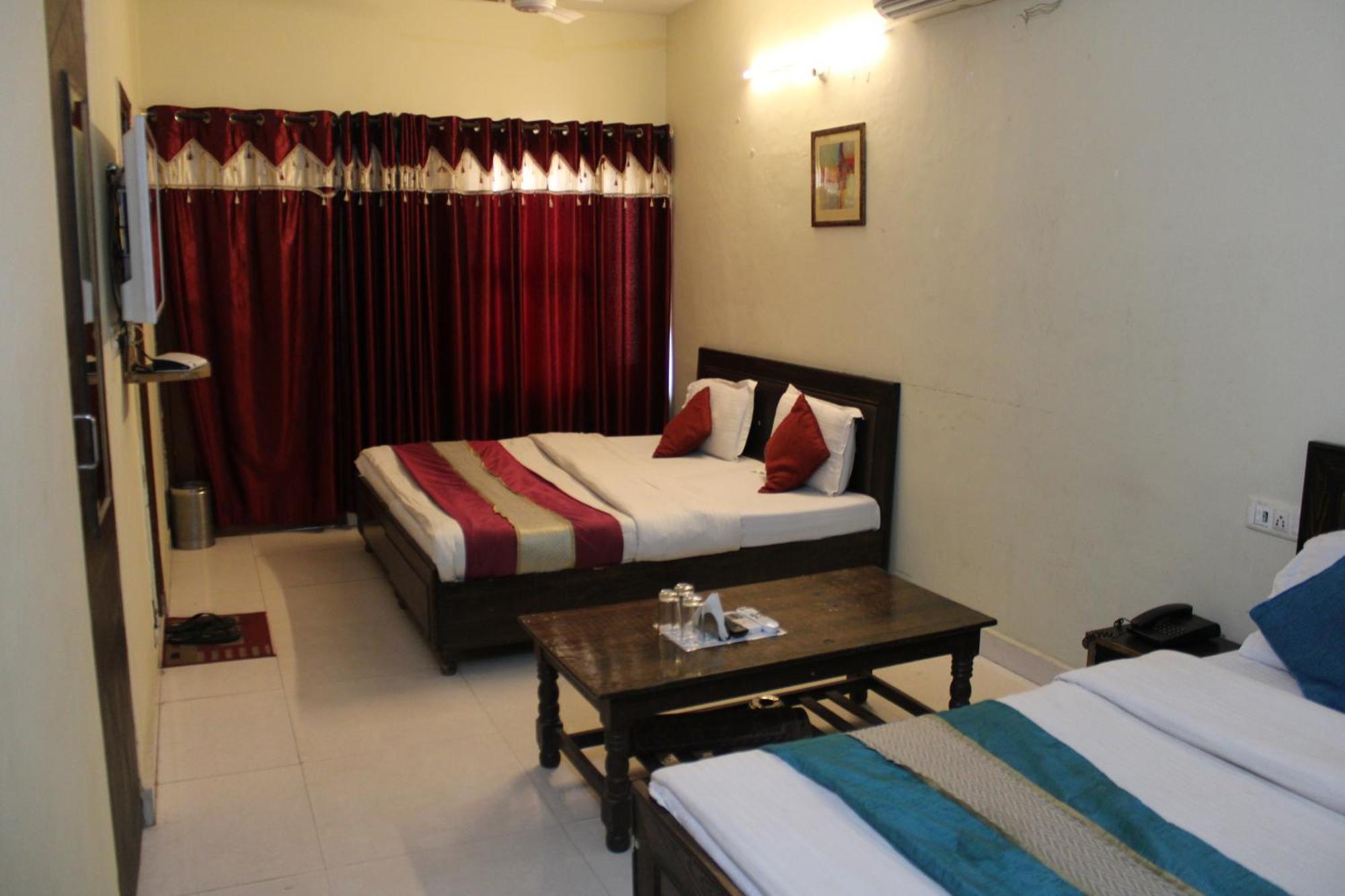 Hotel Diamond Leaf Chandigarh Ngoại thất bức ảnh